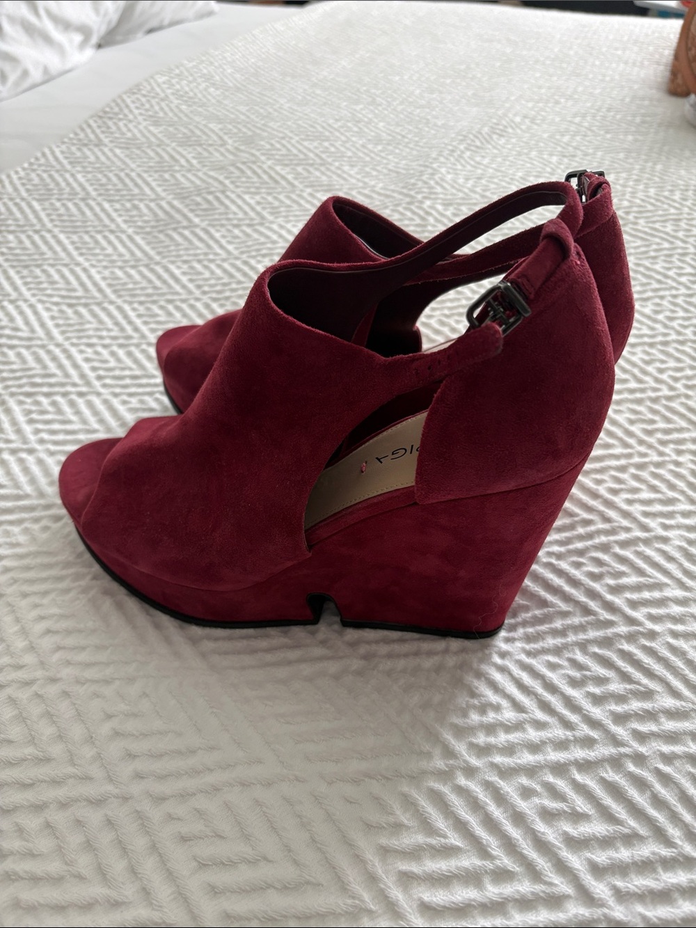 VIA SPIGA Suede Peep Toe Platform